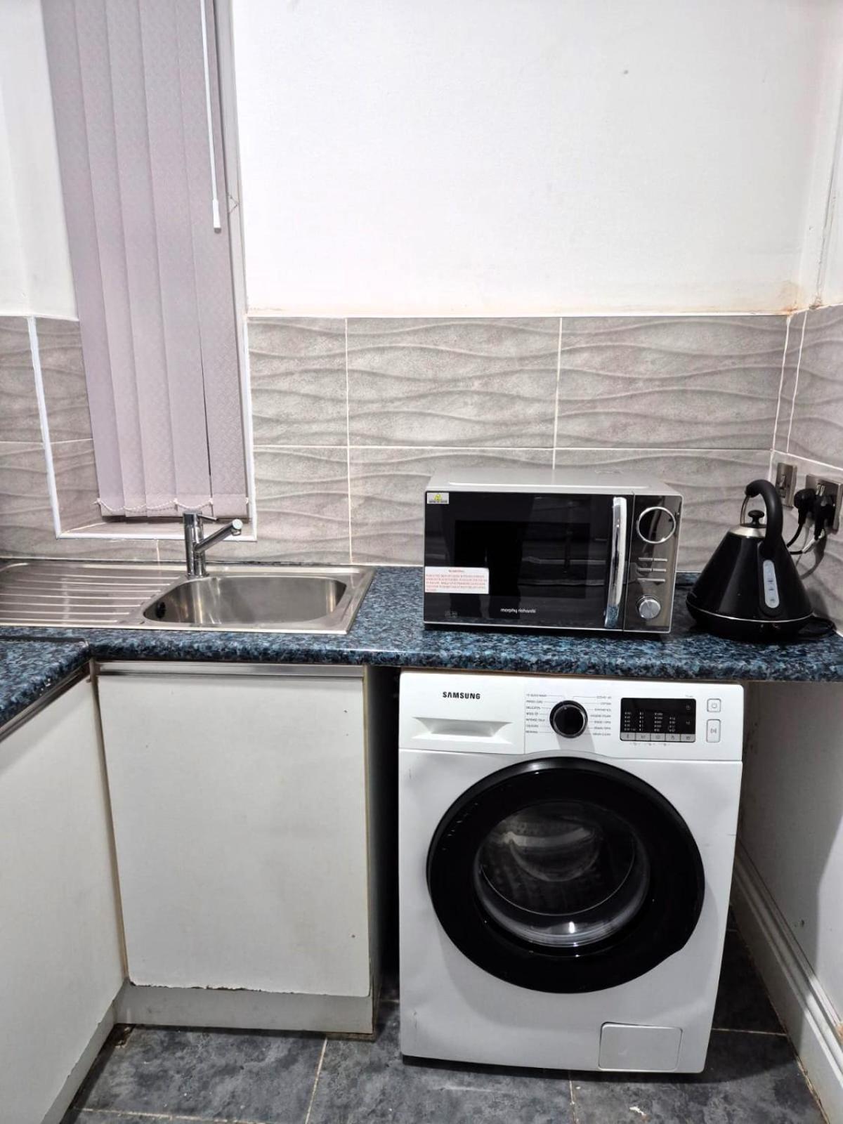 Affordably Elegant Apartments Close To Coop Live, Etihad Stadium And Manchester City Centre Exterior foto